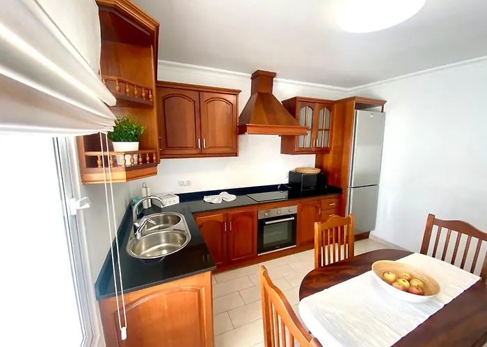 Princesa Ico, Cerca Del Mar