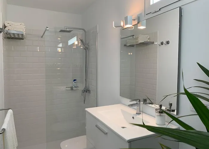 Princesa Ico, Cerca Del Mar